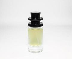 merkloos parfum fles Aan glas. transparant glas parfum fles voor branding en label. foto