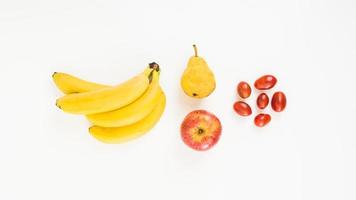 samenstelling fruit op witte achtergrond foto