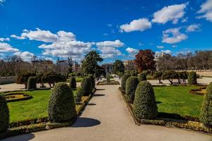 terugtrekken park in Madrid Spanje in voorjaar dag landschap foto