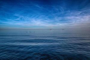 sereen zee blauw minimalisme landschap foto