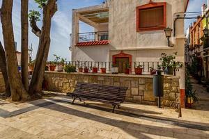 historisch oud kleurrijk huizen barrio de kerstman cruz Alicante Spanje Aan een zonnig dag foto