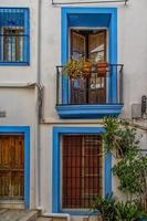 historisch oud kleurrijk huizen barrio de kerstman cruz Alicante Spanje Aan een zonnig dag foto