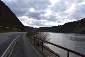 midden- Rijn vallei weg Aan een somber dag foto