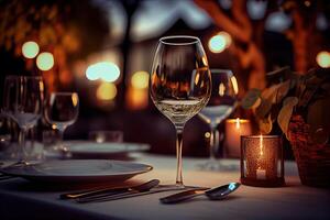 generatief ai illustratie van een restaurant tafel met een glas van wit wijn, zacht gouden licht, duur restaurant met mooi lichten, buitenshuis en nacht foto