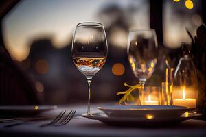 generatief ai illustratie van een restaurant tafel met een glas van wit wijn, zacht gouden licht, duur restaurant met mooi lichten, buitenshuis en nacht foto