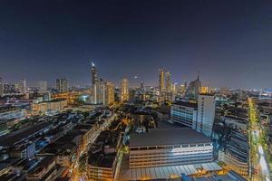 visie over- de horizon van Bangkok van antenne positie Bij nacht foto