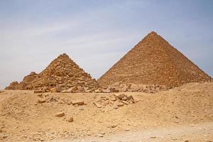 piramides van koninginnen en piramide van menkaure in Gizeh, Egypte foto