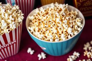 popcorn in een kop Aan een houten achtergrond. generatief ai foto