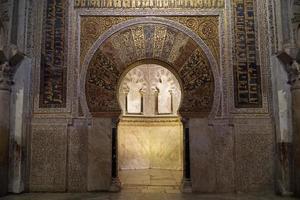 mihrab in mezquita - moskee - kathedraal van Cordoba in Spanje foto