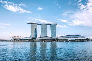 singapore-okt 28-de 6.3 miljard dollar. jachthaven baai zand hotel domineert de horizon Bij jachthaven baai Aan okt 28, 2014 in Singapore. foto