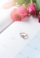 bruiloft goud ringen Aan kalender 14 februari foto