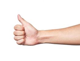 detailopname van Aziatisch Mens hand- tonen duimen omhoog positief geïsoleerd Aan wit achtergrond met knipsel pad foto