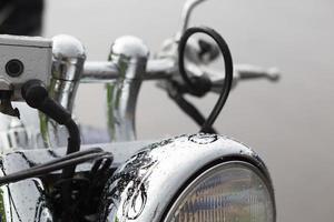 close up van motorfiets koplamp foto