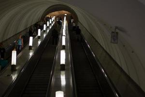 mensen Aan de metro graafmachine. foto