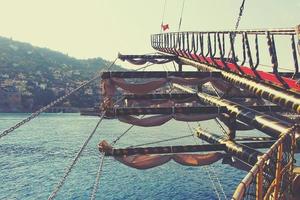 origineel landschap van de haven en stad van Alanya in kalkoen van de zee foto