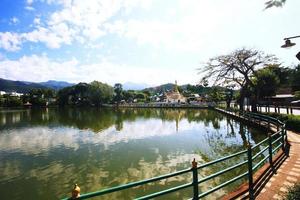 meer zwembad in de stad van centrum park Bij platteland in Meahongson provincie, Thailand foto