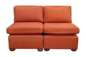 oranje sofa meubilair met hoofdkussen geïsoleerd Aan wit met knipsel pad foto