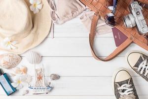 bereiden accessoires en reizen items voor zomer foto