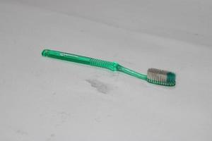 foto van een licht groen tandenborstel