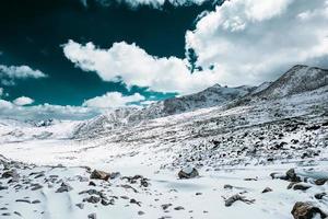 spectaculair landschap in de hoog bergen van western Sichuan, China, met verschillend seizoenen foto