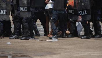 herrie Politie botste met de demonstranten. foto