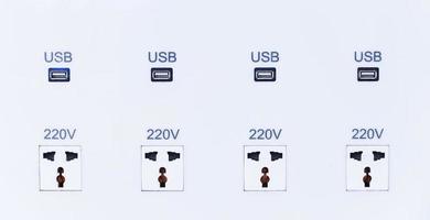 plug stopcontact met gebouwd in USB oplader foto