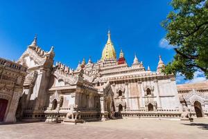 ananda tempel in oud bagan, myanmar, s een van bagans het beste bekend en meest mooi tempels. foto