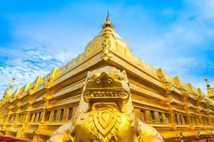 de shwezigon pagode is een boeddhistisch tempel gelegen in nyaung-u, bagan, Myanmar foto