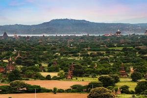 landschap visie van oude tempels, oud bagan, Myanmar foto