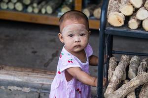 mandala, myanmar-jul 18, 2018-de manier van mensen leven in myanmar. de authentiek cultuur van samenleving. foto