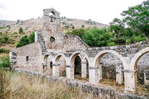 san clemente abdij kerk ruïnes abruzzen foto