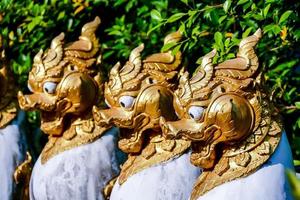 standbeeld in een Thais tempel foto