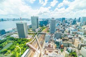 de stadshorizon van tokyo in japan foto
