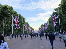Londen in de uk in juni 2022. mensen vieren de platina jubileum in Londen foto