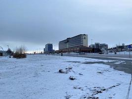 reykjavik in IJsland in februari 2023. een visie van de hilton hotel foto
