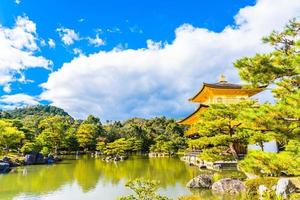 prachtige kinkakuji-tempel in kyoto, japan foto