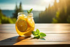 verfrissend fruitig zomer drinken Aan tafel met citroen en munt foto