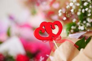 rood roos boeket en hart vorm symbool voor geschenk . foto