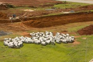 Brazilië, Brazilië april 14, 2023 riool en water pijpen wezen gelegd in de Noord West buurt van Brasilia foto