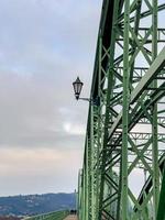 detail van Maria valeria brug over- Donau, Verbinden de Slowaaks shturovo met de Hongaars ostrihom foto