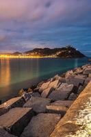 avond visie Aan de kust van san Sebastian Spanje foto