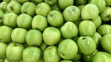 groen appel rauw fruit en groenten overhead perspectief achtergrond, een deel van gezond biologisch vers producten foto
