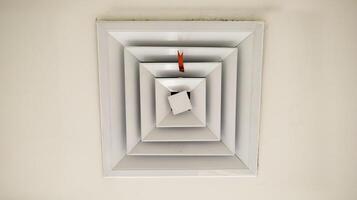 plafond lucht verdeler of ventilatie voor lucht conditionering. foto