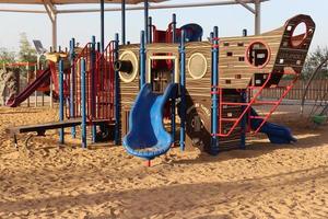 kinderen gemeenschap park buitenshuis speelplaats, kleurrijk speelplaats, zanderig vijver camping foto