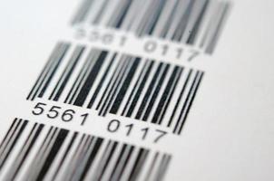 digitale barcode gescand op witte achtergrond foto