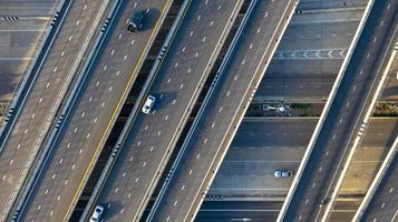 luchtfoto bovenaanzicht van snelweg foto