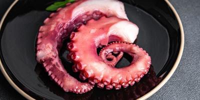 Octopus voedsel vers zeevruchten maaltijd tussendoortje Aan de tafel kopiëren ruimte voedsel achtergrond rustiek top visie foto