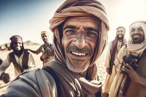 een bedoeïenen nemen selfies. een Arabisch Mens in een arafat is nemen een afbeelding van zichzelf en zijn vrienden met een glimlach Aan zijn gezicht. generatief ai foto