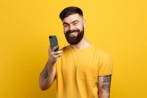 ai generatief vrolijk jong hipster Mens gebruik makend van mobiel telefoon Aan geel achtergrond foto