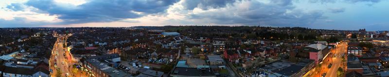 ultra breed panoramisch hoog hoek visie van luton stad van Engeland. antenne visie van stad- was gevangen genomen Aan 17-april-2023 met drone's camera van laag hoogte. foto